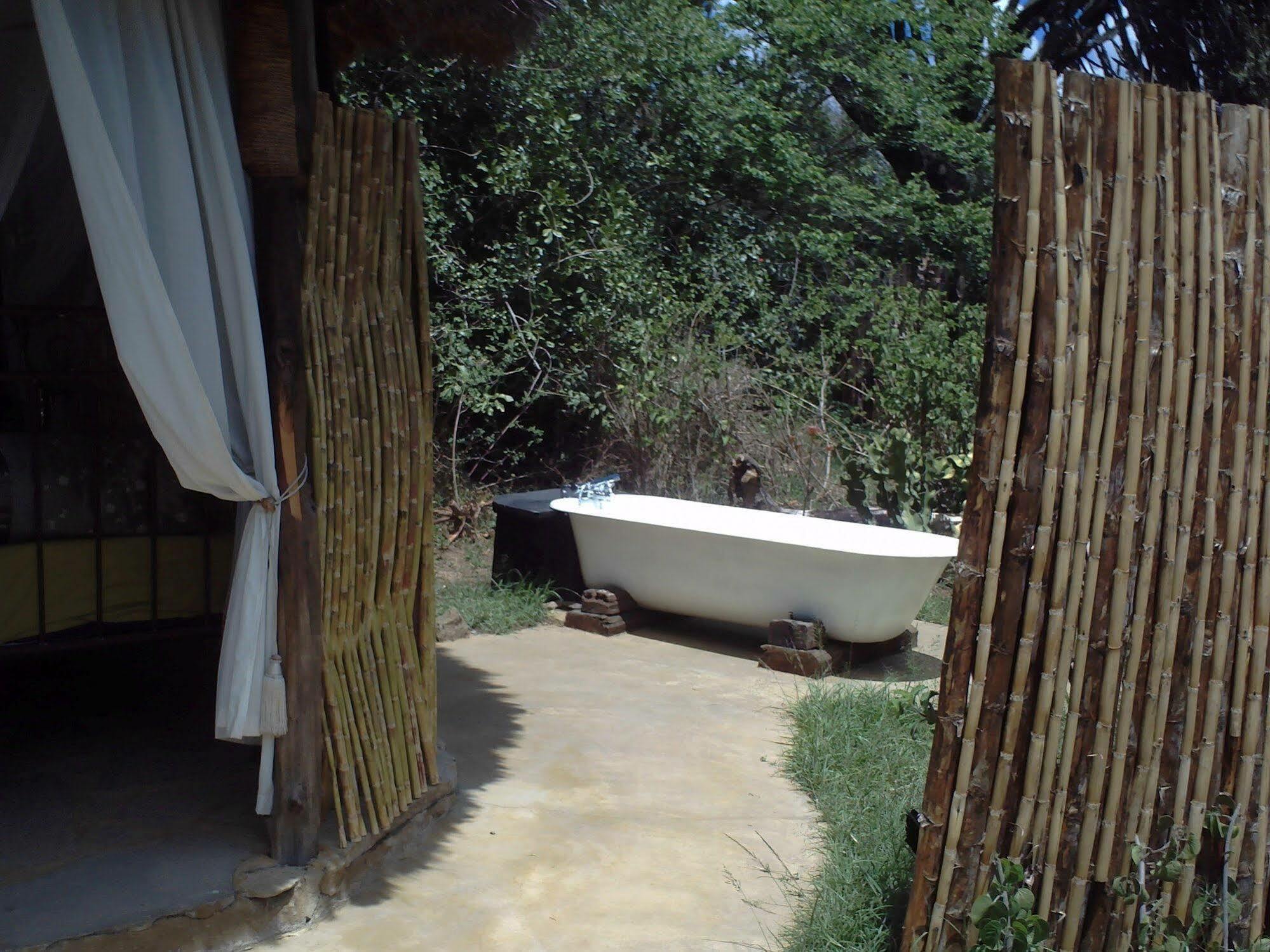 Mbweha Camp Hotel Elmenteita Buitenkant foto